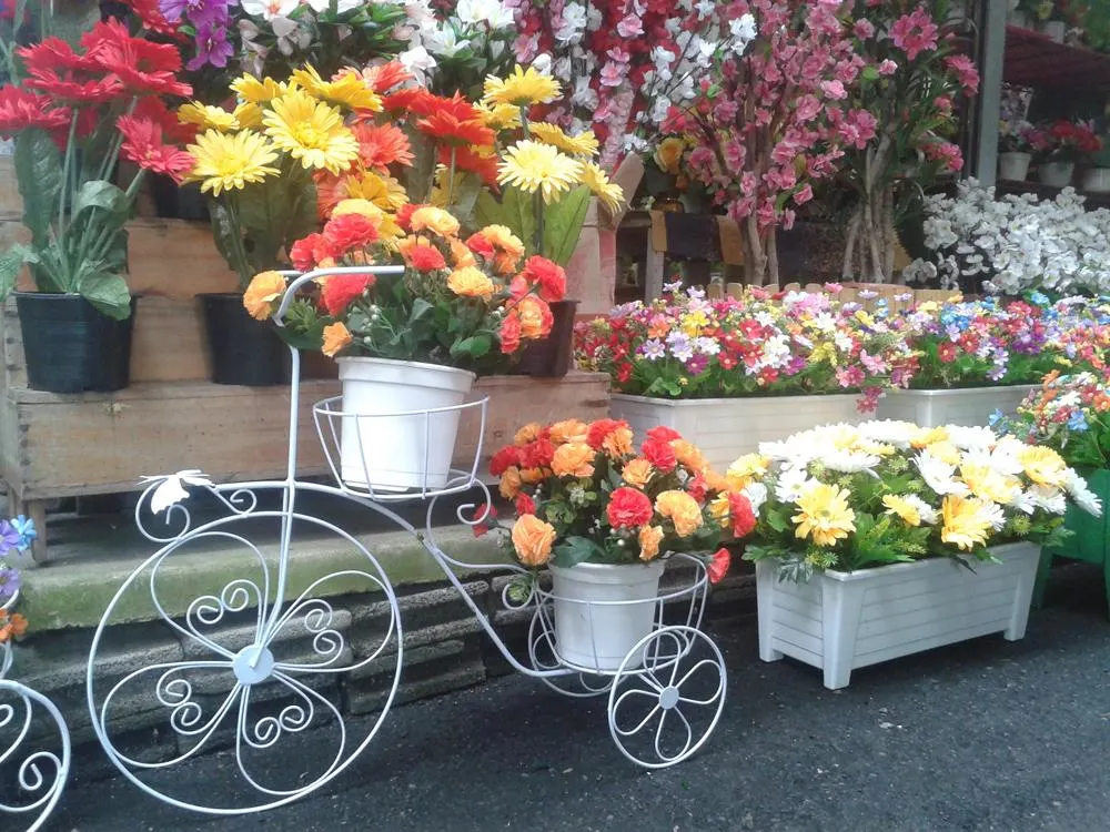 outdoor artificial flowers