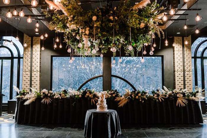 Different garland styles for weddings and retail
