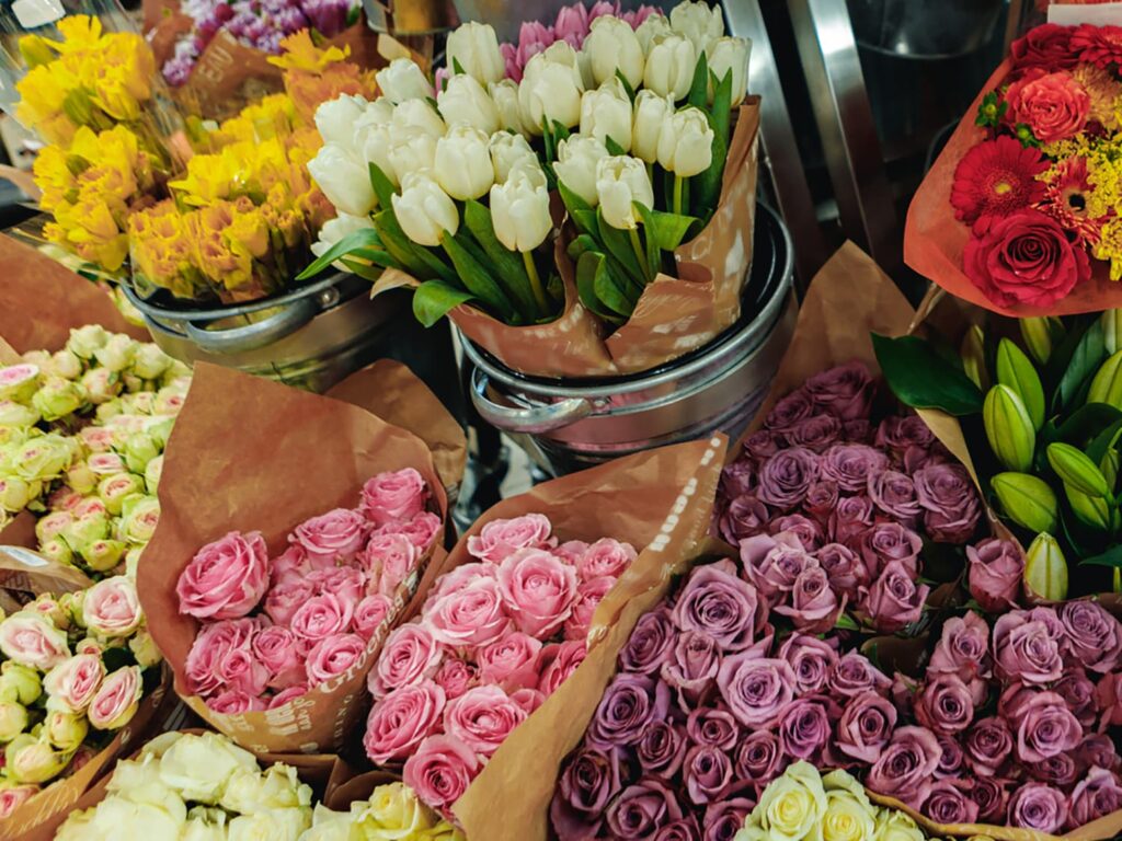artificial flowers wholesale for events and retail buyers