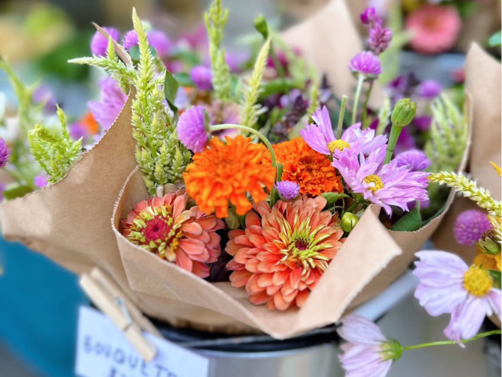 what buyers look for in artificial flower wholesale
