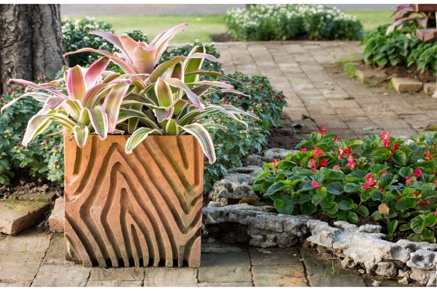 How UV inhibitors for artificial plants work—surface film vs in-resin matrix