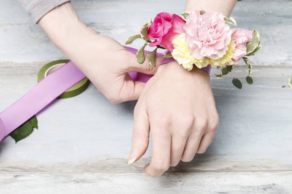 DIY corsage with artificial flowers bulk guide