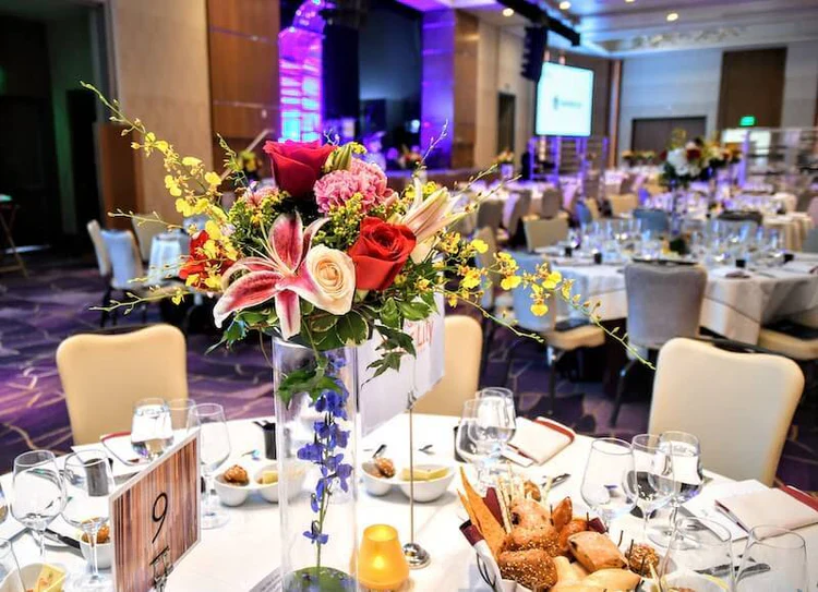 guest room and restaurant flowers for hotels