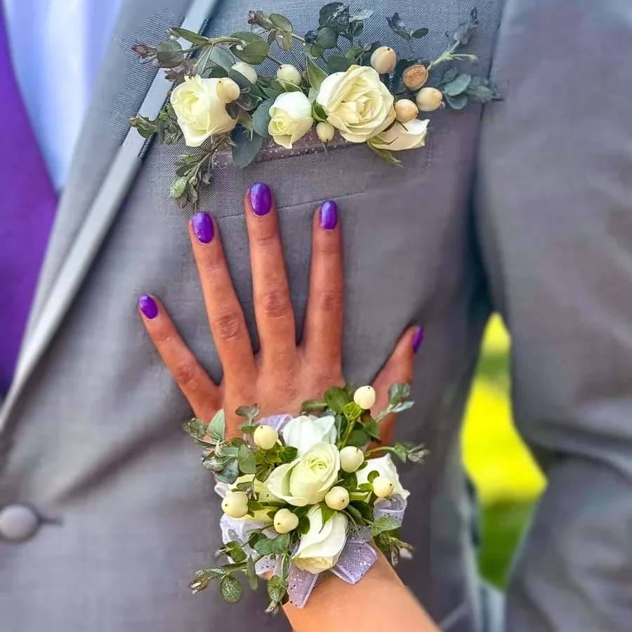 diy wedding flowers matching corsages and boutonnieres