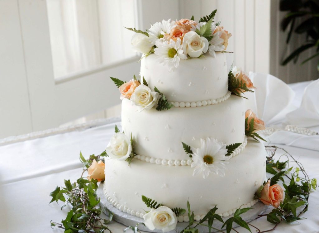 best fake flowers for cake decorating wedding cake flowers