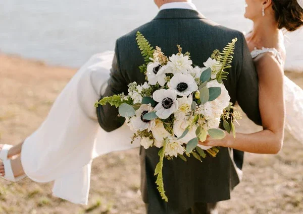 common mistakes when choosing best artificial flowers for wedding bouquets