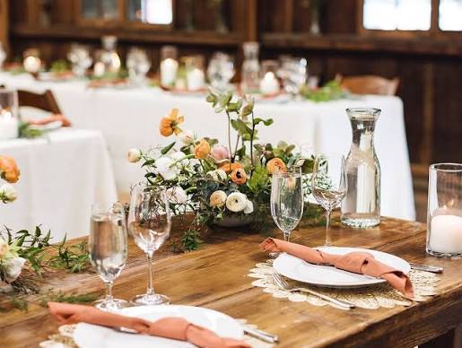 restaurant flower centerpieces for dining tables