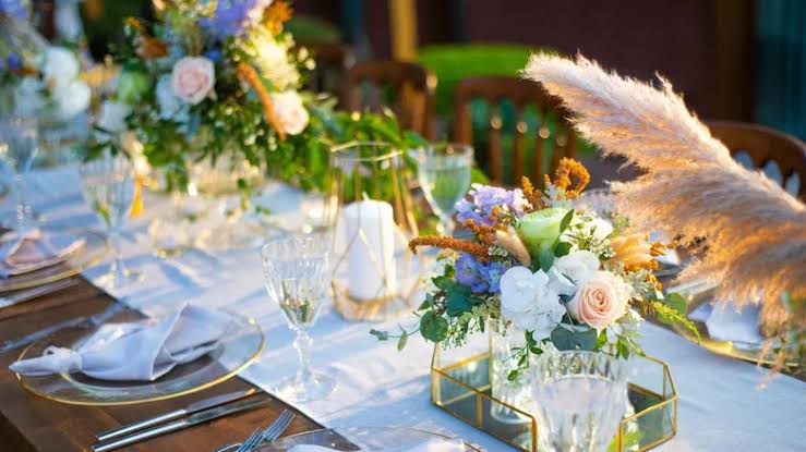 restaurant flower centerpieces matched with dining style