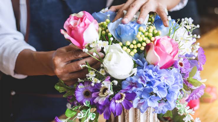 silk flower dust removal for commercial artificial flower displays