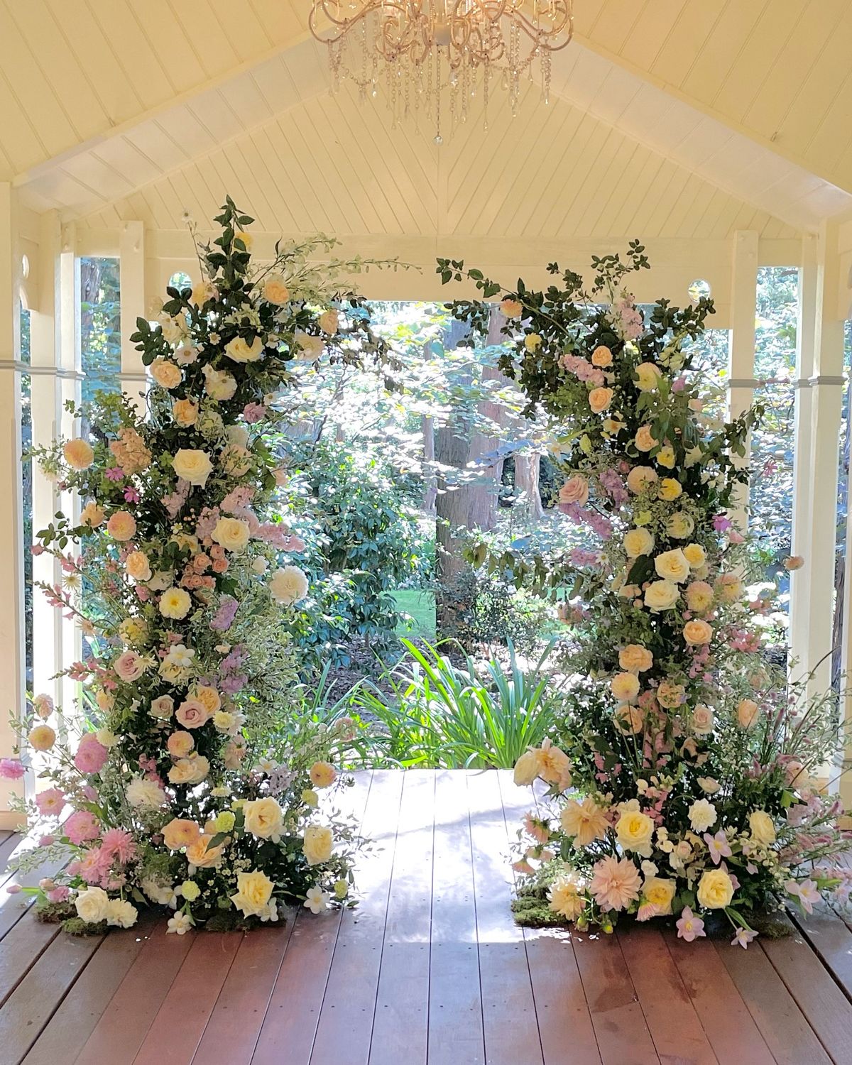 5 Outdoor Wedding Arch Designs Using Faux Florals – Which Style ...
