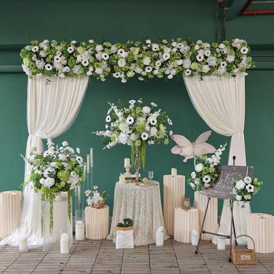wholesale artificial greenery for event decoration companies and wedding rental businesses