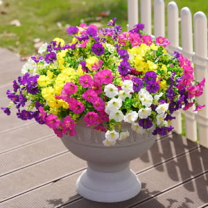 wind resistant arrangement to secure artificial flowers outdoors