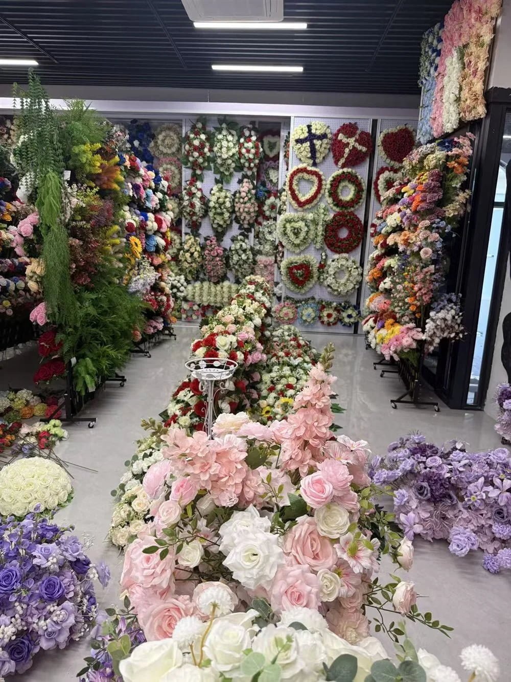 Artificial aisle flower arrangements and greenery in the Botanicblossoms showroom